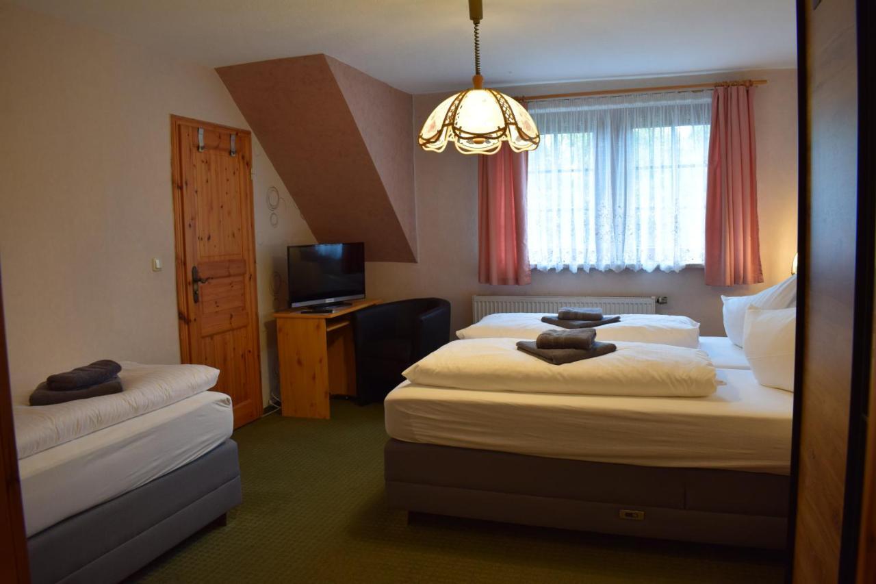 Landhotel "Lichte Aue" Lichtenau Stutzengrun Ngoại thất bức ảnh